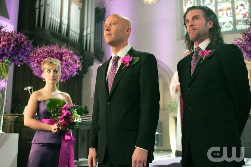 TheCW Staffel1-7Pics_96.jpg - "Promise"--  (L-R) Allison Mack as Chloe Sullivan, Michael Rosenbaum as Lex Luthor and John Glover as Lionel Luthor in SMALLVILLE, on The CW Network. Photo: Michael Courtney/The CW © 2007 The CW Network, LLC. All Rights Reserved.